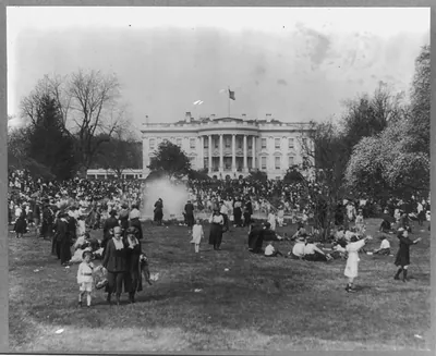 [D.C. Wash. - White House - large crowd on back lawn for Easter egg rolling, 1921]