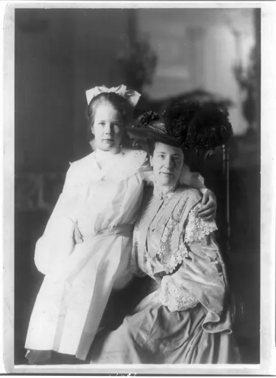 [Edith Kermit Carow Roosevelt, seated, three-quarter length, facing right, and Ethel Roosevelt with arm around her shoulders]