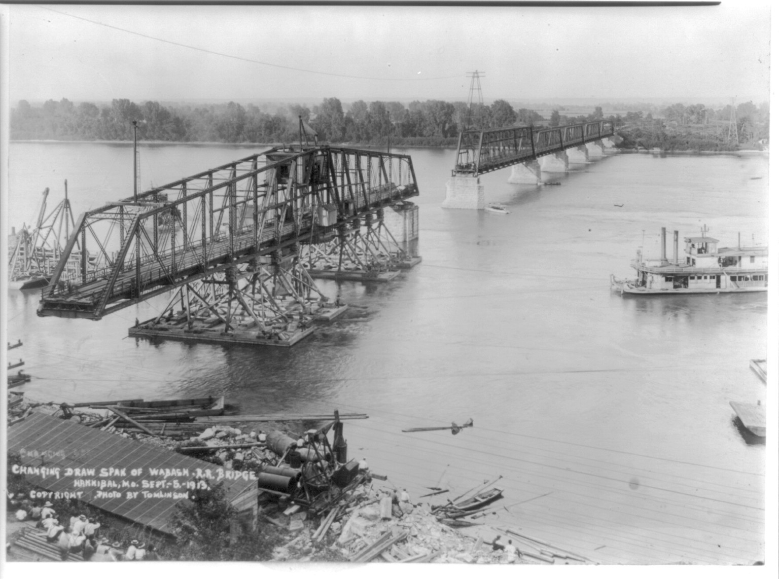 Changing draw span of Wabash R.R. Bridge, Hannibal, Mo., Sept. 5, 1913 — historic photograph