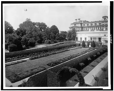 [West Colonial Garden, White House, Washington, D.C.]