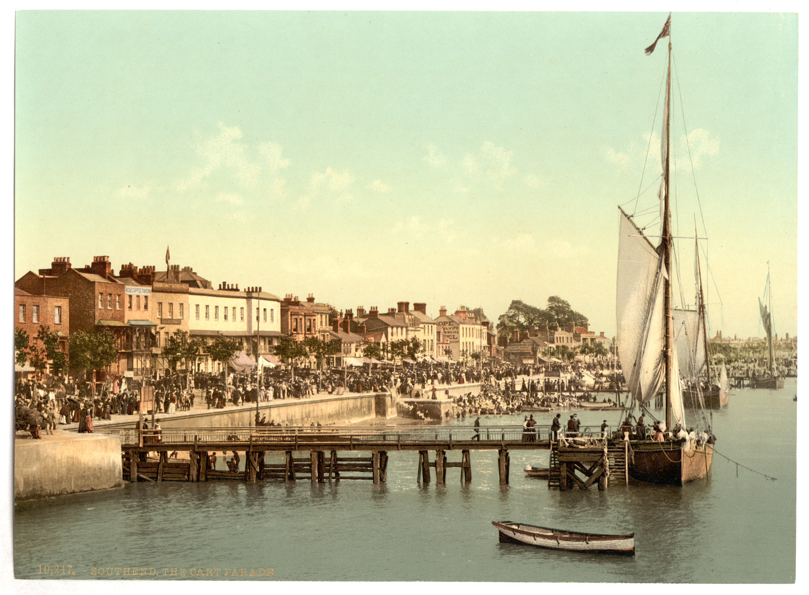The East Parade (i.e. promenade) and yachts Southend-on-Sea England, [between ca. 1890 and ca. 1900]. — historic print