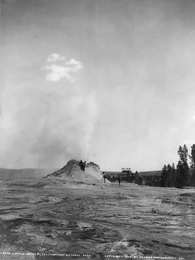 Yellowstone National Park: Castle Geyser