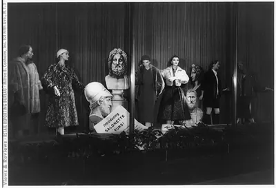 [Window display for Gunther Jaeckel featuring Salonette furs]
