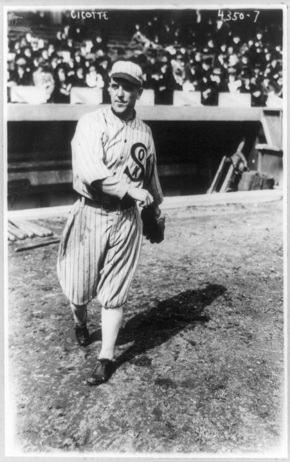 [Edward Victor Cicotte, baseball player for Chicago White Sox, throwing baseball], [1918] — historic photograph