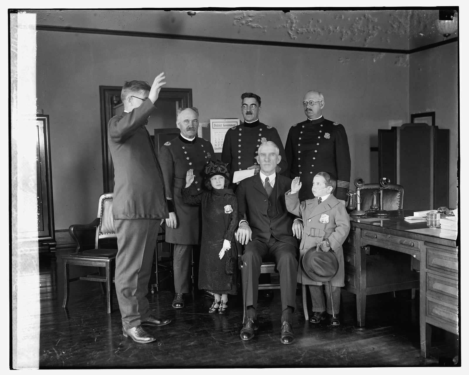 Police Dept. swears in Singer midgets, Louis Vasshek & Dora Vieg, 11/3/24, [19]24 November 3. — historic photograph