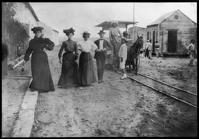 Street car [horsedrawn] and passengers, Monte Cristy