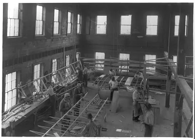 Assembling wings for airplanes