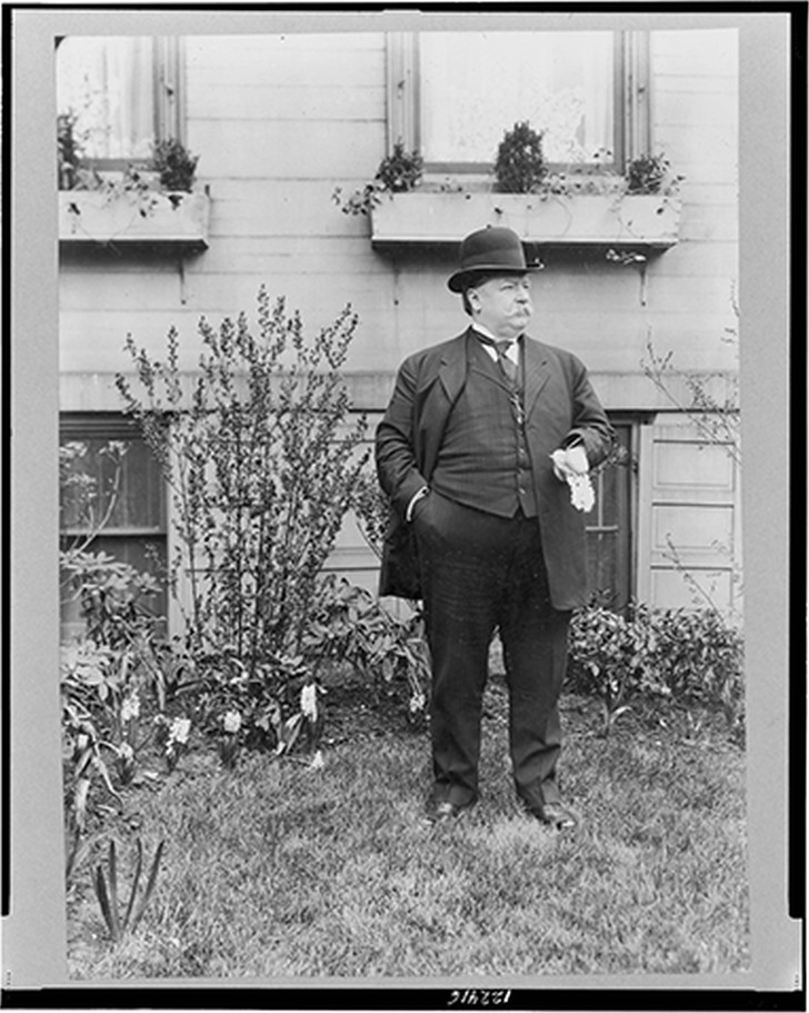 [William Howard Taft, full-length portrait, standing on lawn, facing right], c1908. — historic photograph