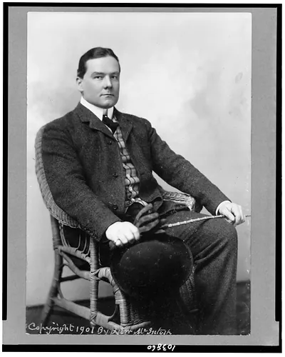 [Richard Harding Davis, full-length portrait, seated, facing right]