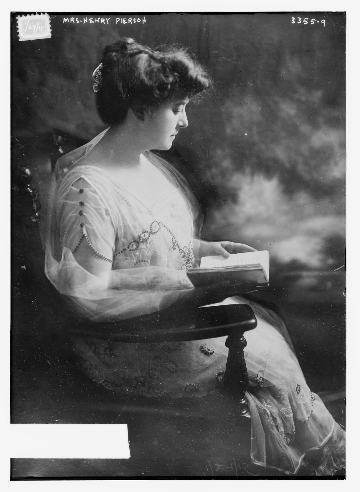 Mrs. Henry Pierson, n/a — historic photograph