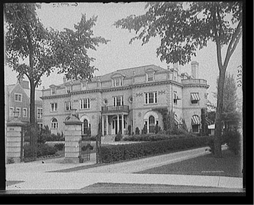 A Jefferson Ave. [Avenue] residence, Detroit, Mich., c[between 1900 and 1910] — historic photograph