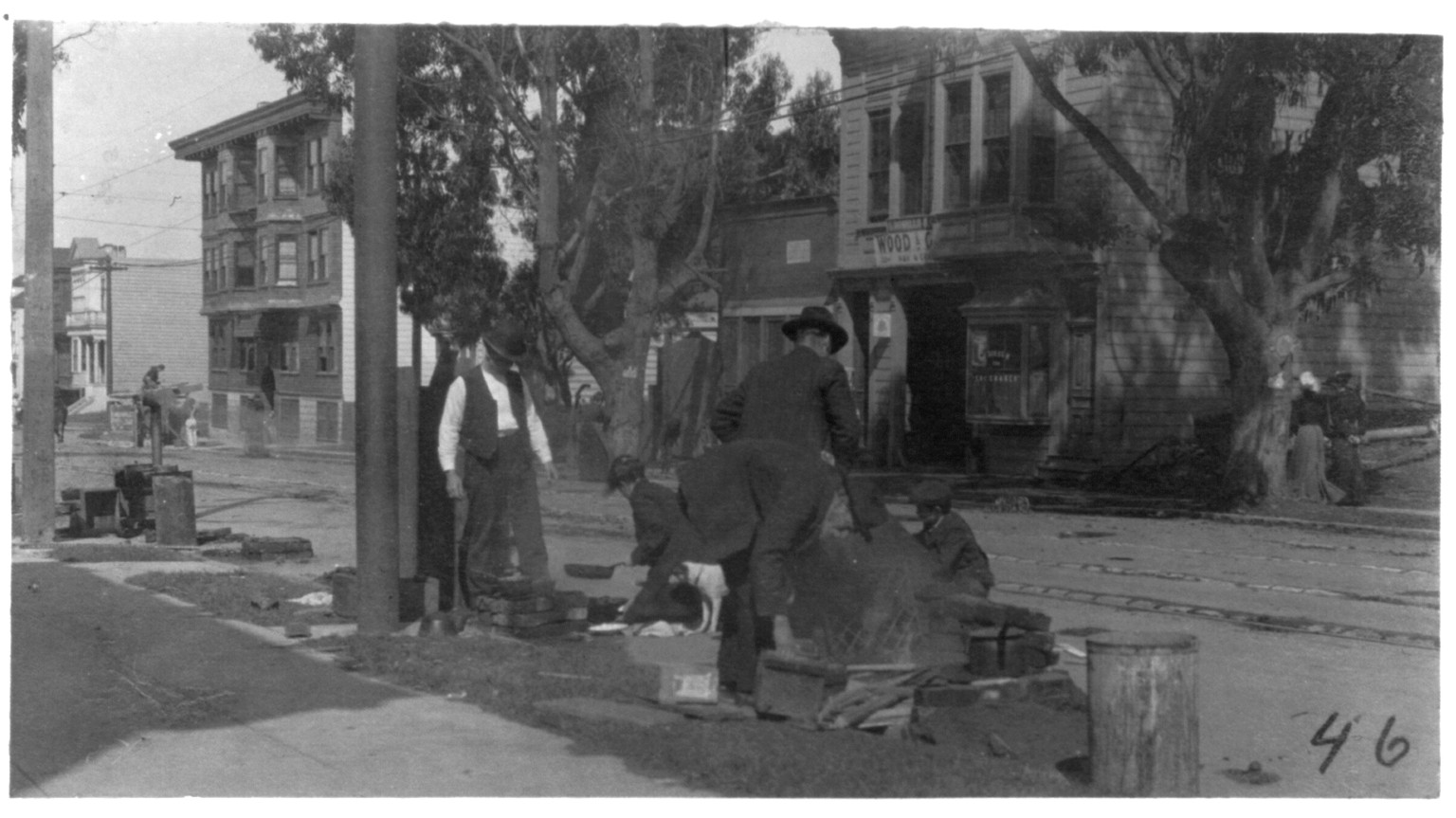 [People cooking on the street after the earthquake and fire of 1906, San Francisco, Calif.], 1906 — historic photograph