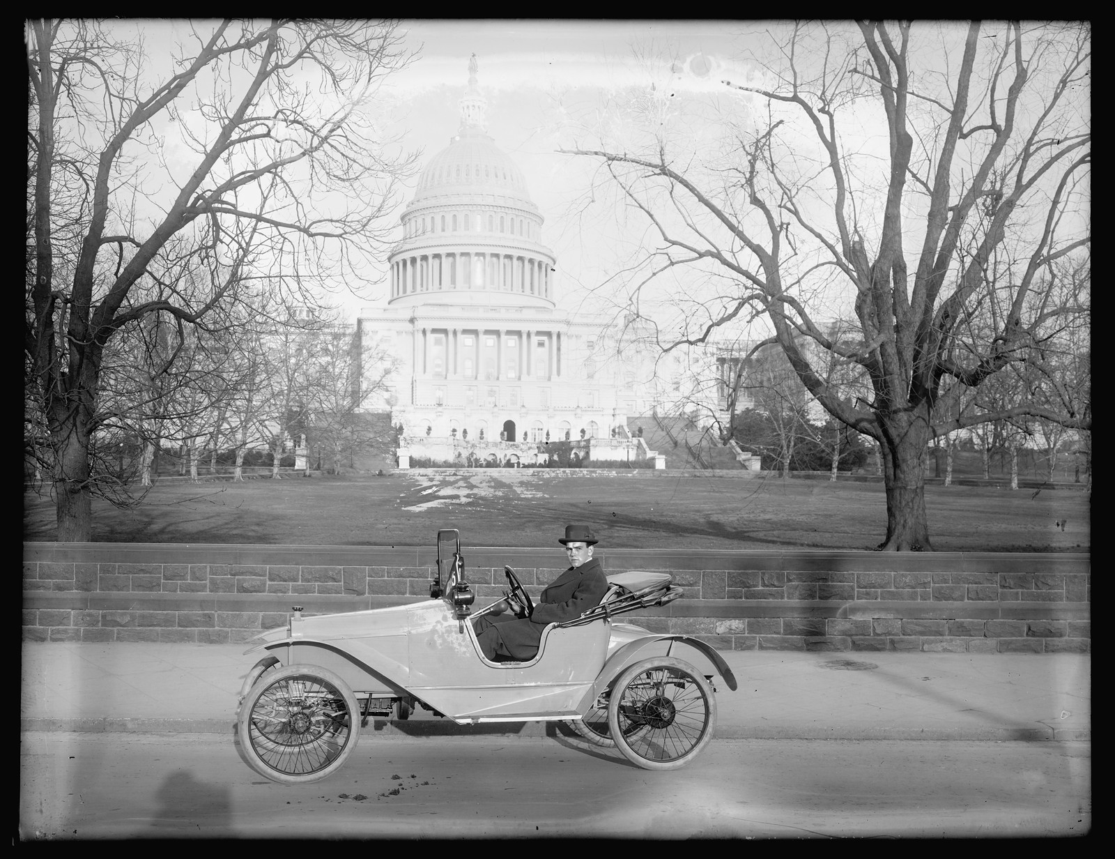 ARGO Auto, [U.S. Capitol, Washington, D.C., in background], [between 1910 and 1920] — historic photograph