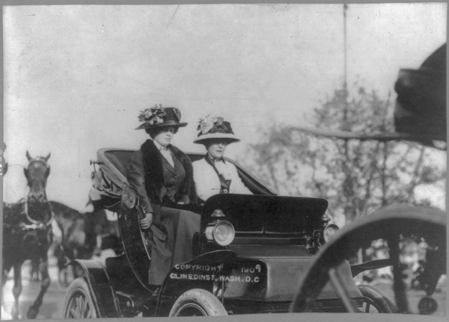 [Mrs. Alice (Roosevelt) Longworth, 1884-, driving auto, with friend] — historic photograph