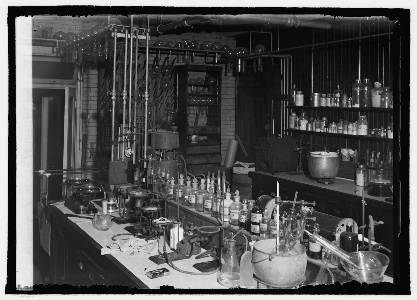 Chemical Laboratory, Dilution Div., Bureau of Agrl. Chemistry Dept., [between 1918 and 1921] — historic photograph
