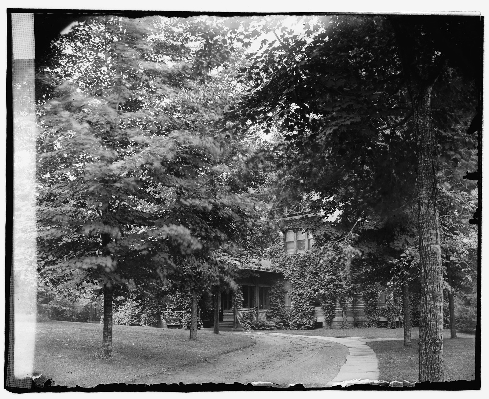 House of Mark Twain, Hartford, Conn., [between 1918 and 1920] — historic photograph