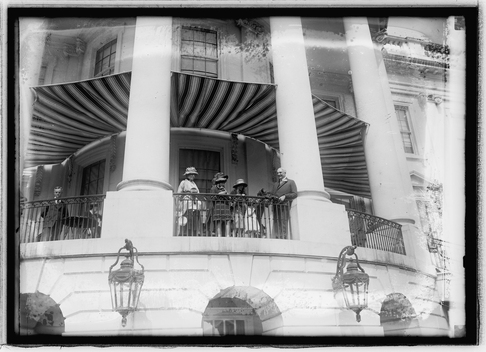 Harding & Mrs. H., Easter egg rolling, 1921, 3/28/21, 1921 March 28. — historic photograph