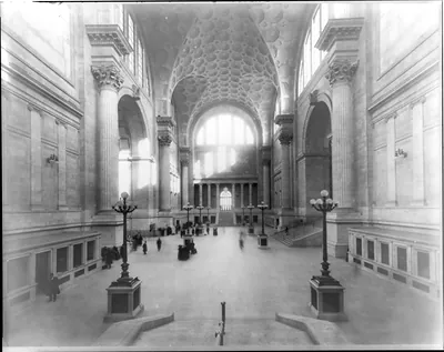 [New York City - Pennsylvania Station - Main concourse]