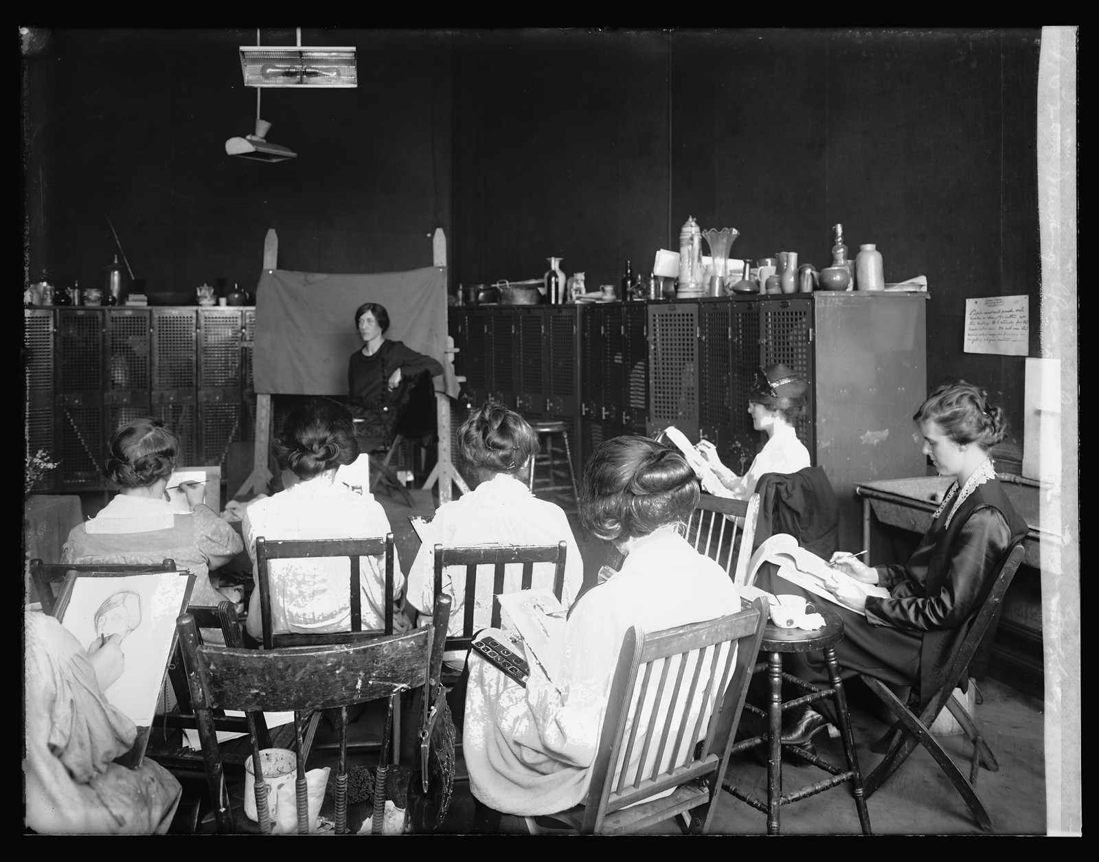 Drawing class, Corcoran Art Gallery, [Washington, D.C.], [ca. 1920] — historic photograph