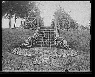 Gate ajar, Como Park, St. Paul, Minn.
