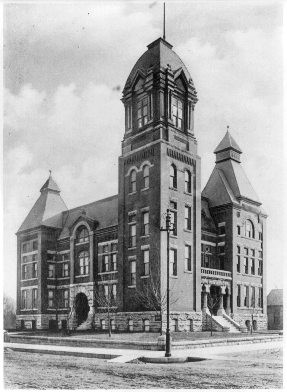 [Jasper] County Court House, [Joplin, Mo.; exterior, angle view], c1904. — historic print