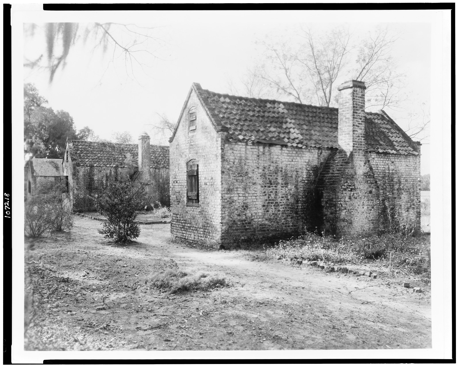 [Christ Church parish(?), Boone Hall cabins, slave quarters(?), Charleston Co., South Carolina], [between 1936 and 1938] — historic photograph