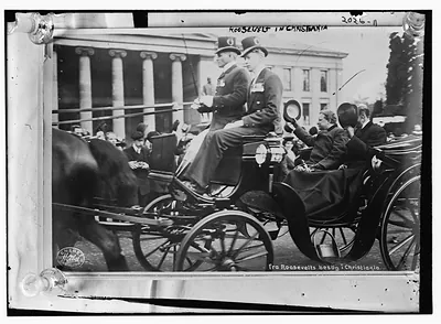 Roosevelt in Christiania. Riding in carriage.