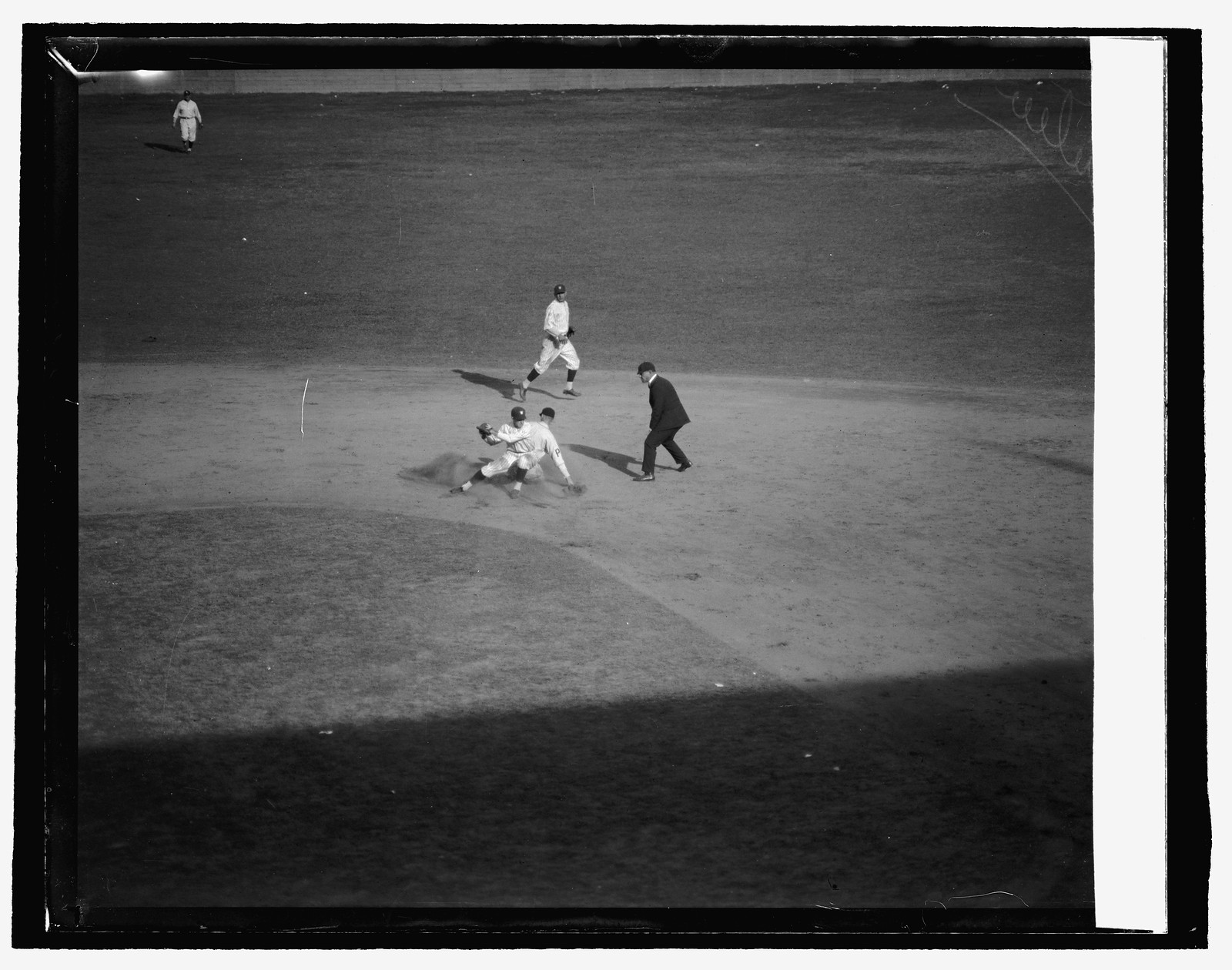 Carey Stealing, 2nd base, 6th inning, 10/11/25, [19]25 October 11. — historic photograph