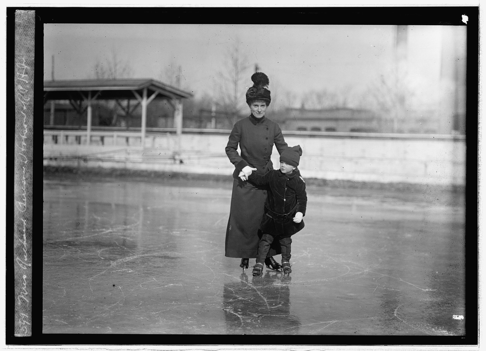 Mrs. Richmond Pearson Hobson & R.P.H., Jr., [between 1909 and 1919] — historic photograph