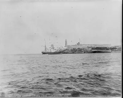 The last vessel that entered Havana Harbor before the Spanish colors were lowered [and view of Morro Castle]