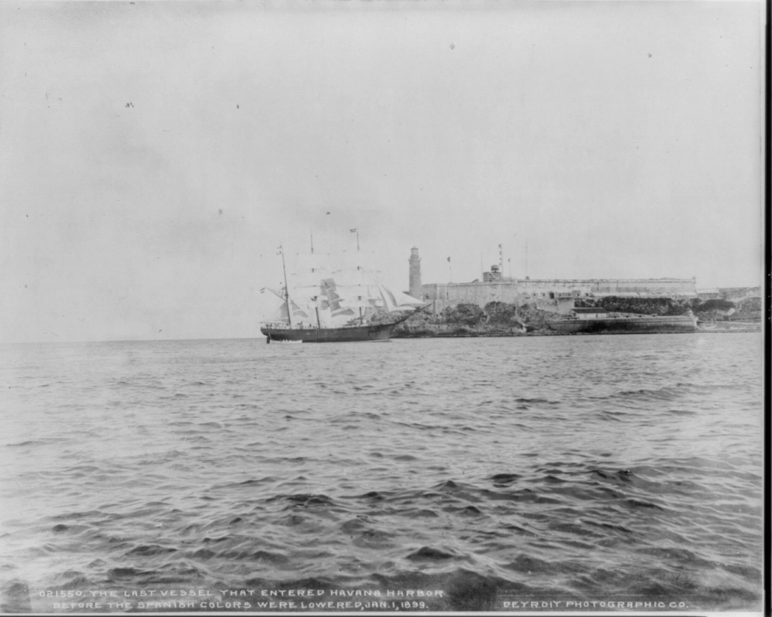 The last vessel that entered Havana Harbor before the Spanish colors were lowered [and view of Morro Castle], 1899 Jan 1. — historic photograph