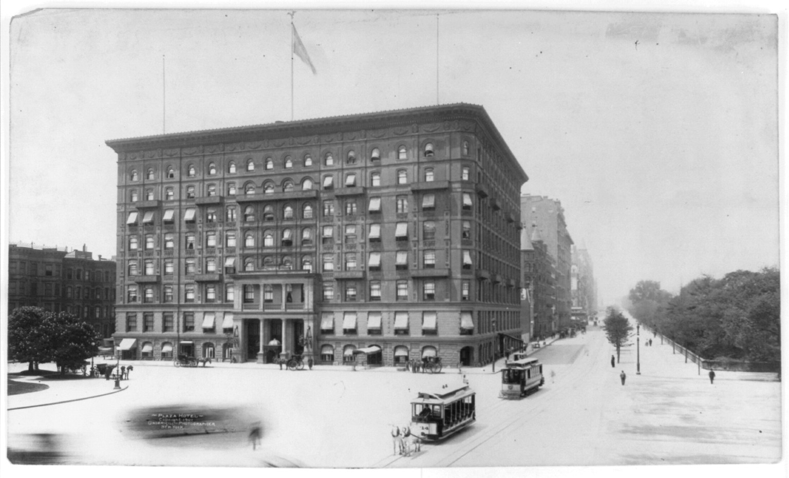 [New York City: Plaza Hotel. Horse-drawn and electric street cars in foregrd.], c1901. — historic photograph