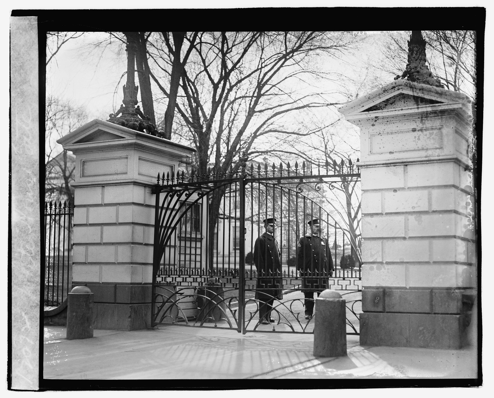 White House gate, [1921] — historic photograph