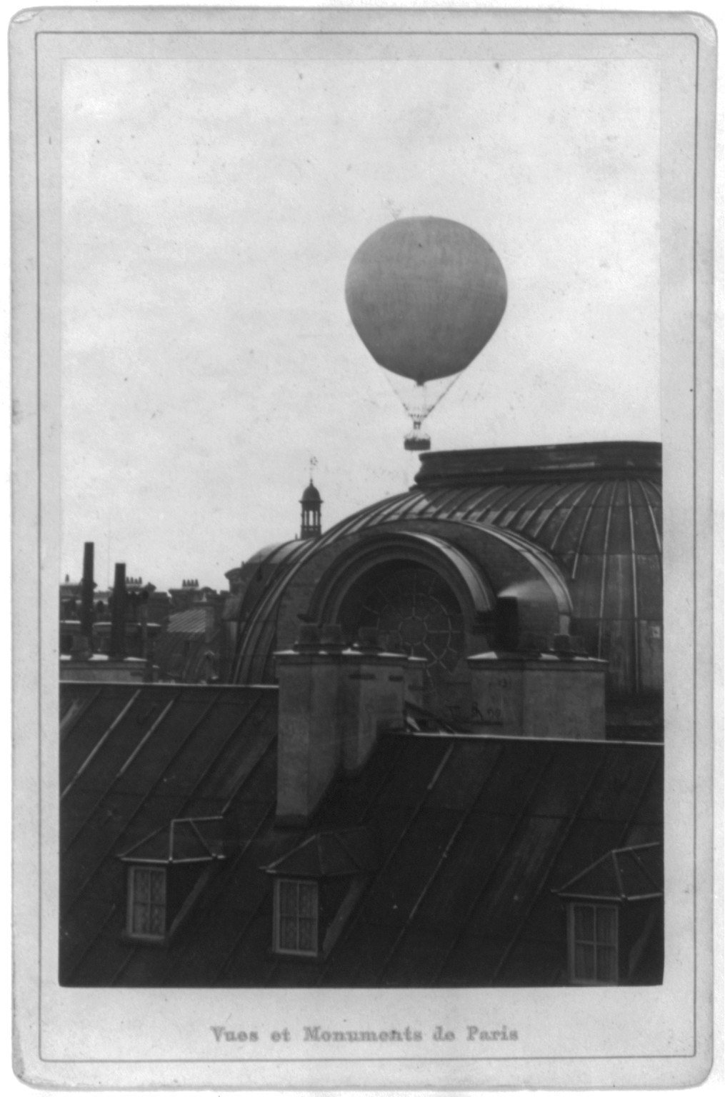 [Captive balloon of Henri Giffard over Paris, 1878; low above Saint Roch church], 1878 — historic photograph