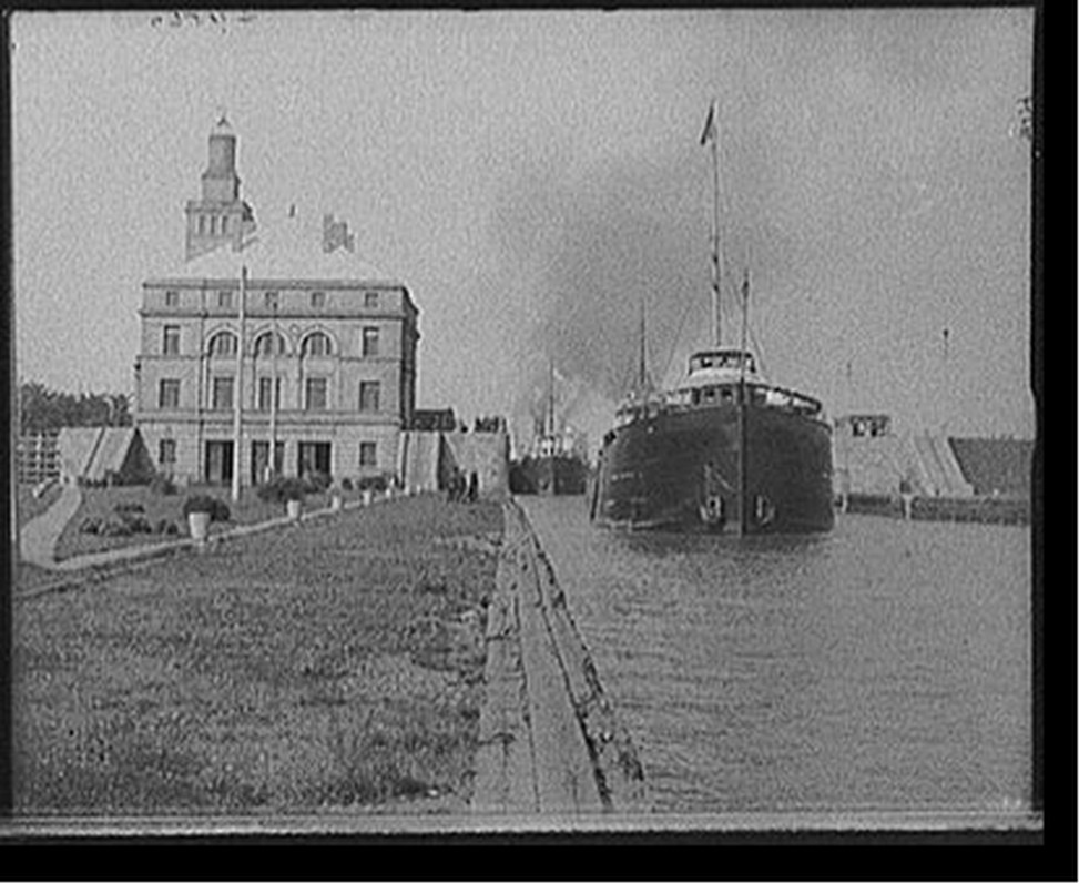 [Frank J. Hecker in the locks, Sault Ste. Marie, Mich.], [between 1900 and 1910] — historic photograph