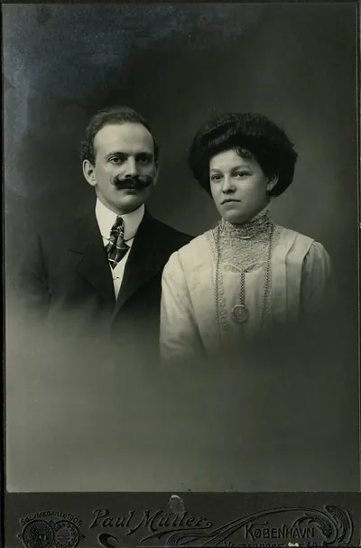Studio portrait of a couple, Paul Müller, København