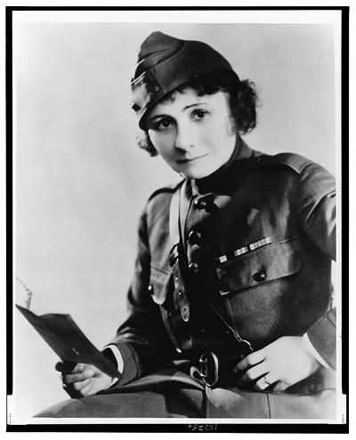 [Peggy Hull in military uniform, half-length portrait, seated, facing front]
