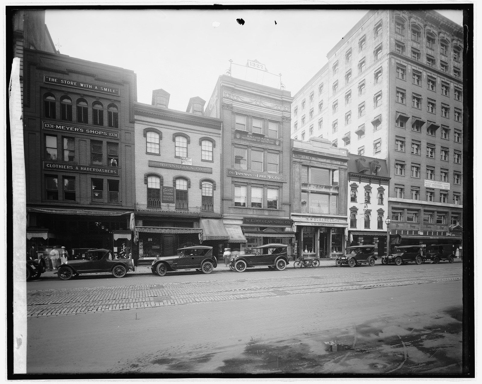 Gaseh[?] & Brige[?], F St., [Washington, D.C.], view, [between 1920 and 1921] — historic photograph