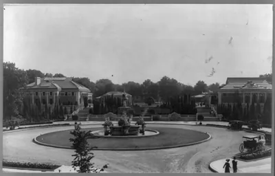 Italian garden in Bronx Zoo, New York City