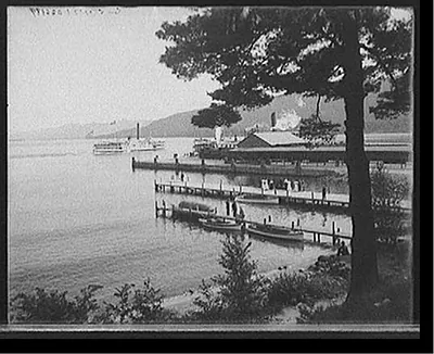 [Departing steamer, Fort William Henry Hotel, Lake George, N.Y.]