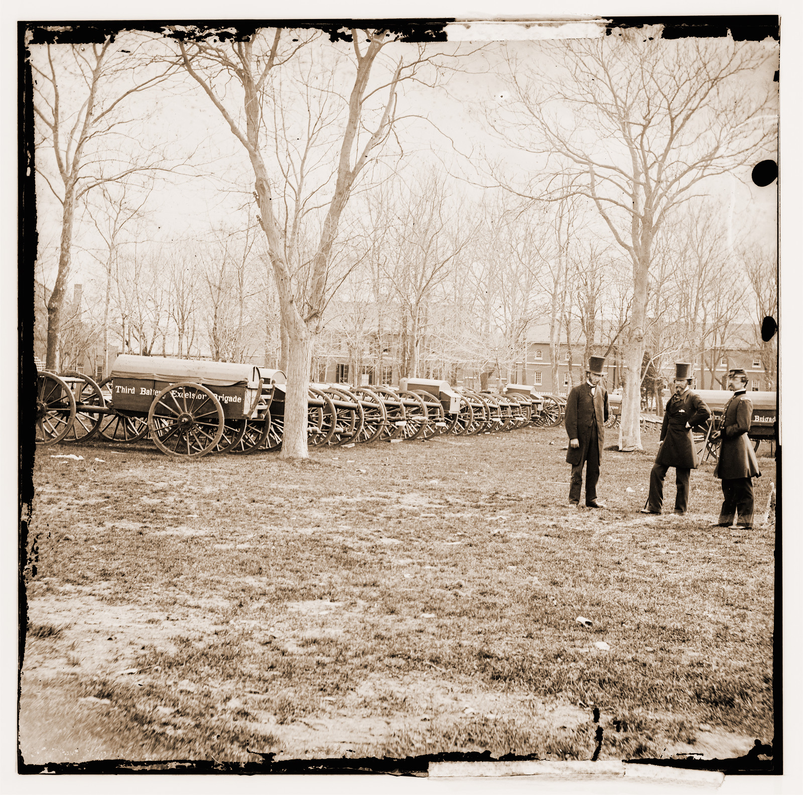 Washington District of Columbia. Wiard gun at U.S. Arsenal. (L to R: Gen. Daniel Si, 1862 — historic photograph