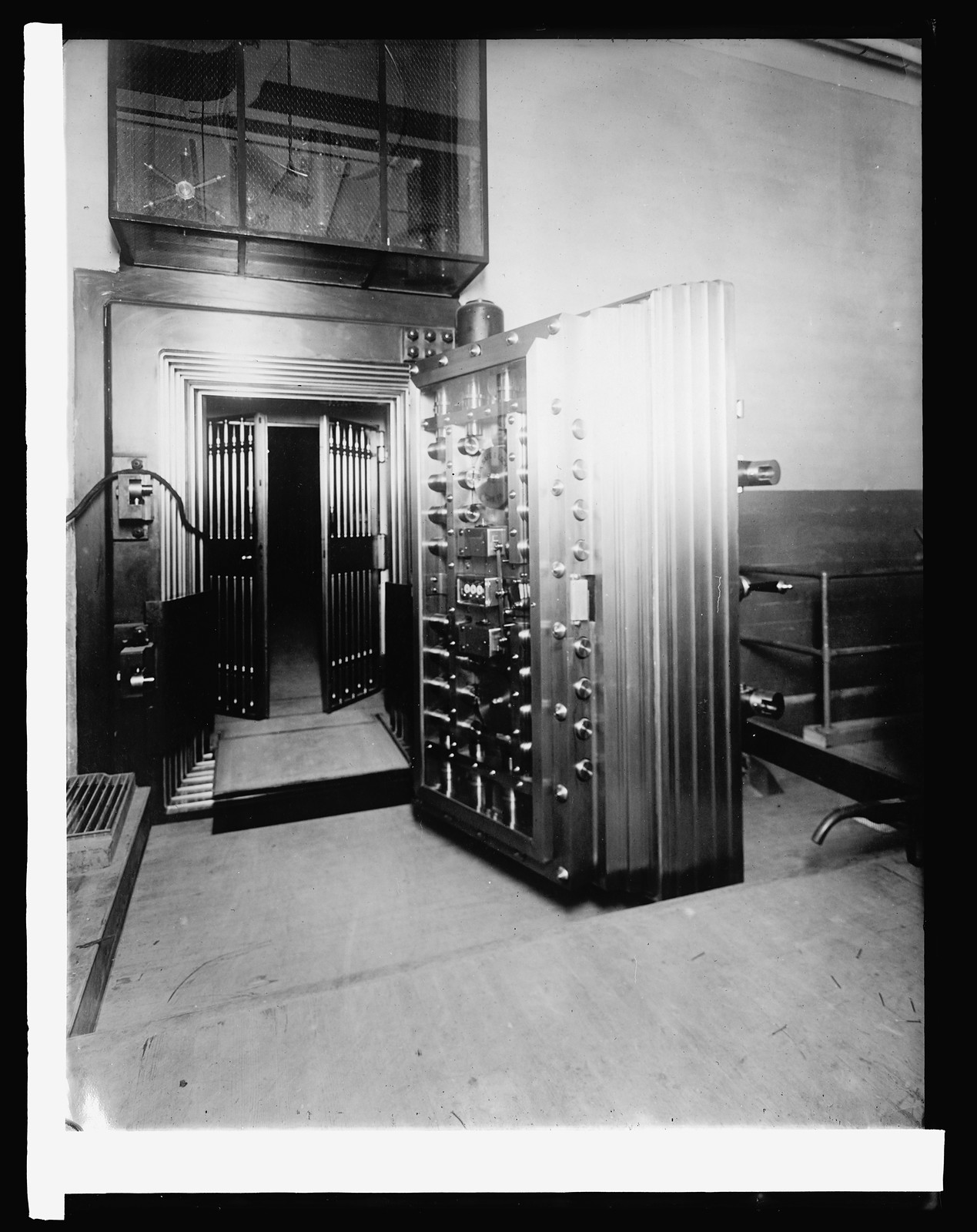 Bureau of Engraving & Printing. Twelve-ton steel door to vault containing distinctive pa, [1914] — historic photograph