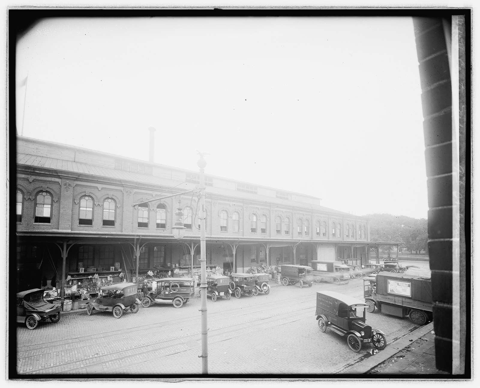 Center Mkt., 9 St. wing, [Washington, D.C.], [ca. 1920] — historic photograph