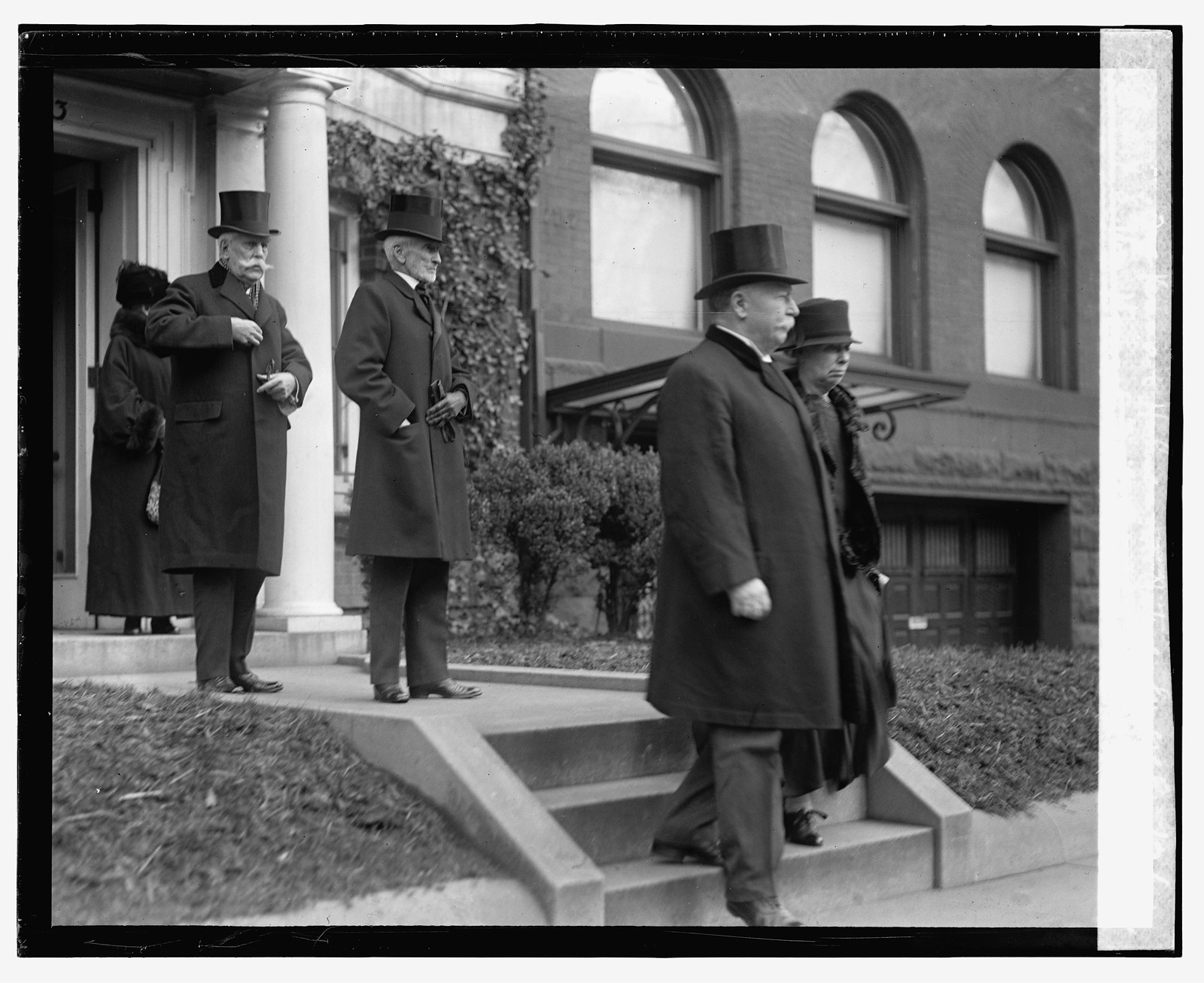 Wm. Howard Taft & wife and Justices McKenna & Holmes at Pitney funeral, 12/11/24, [19]24 December 11. — historic photograph
