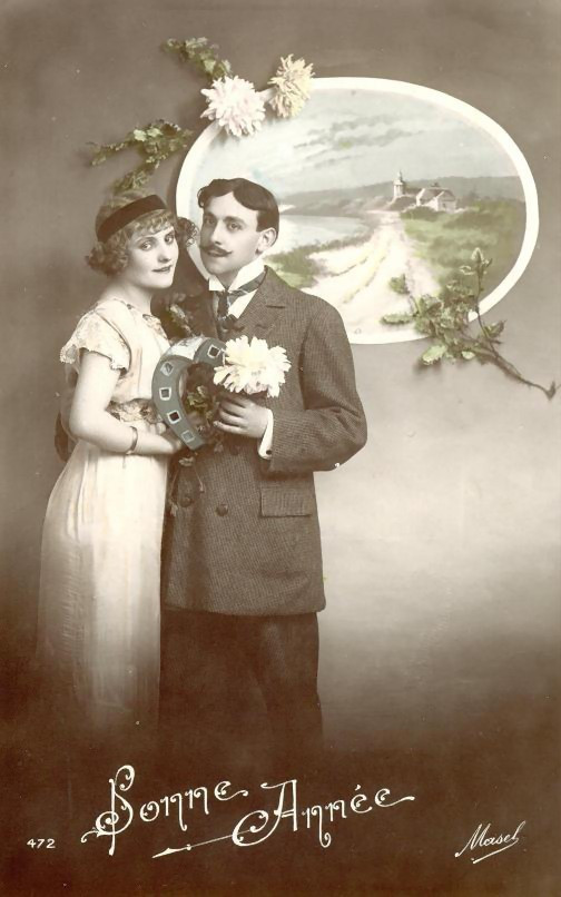 Hand-tinted Bonne Année postcard of a couple with flowers — vintage postcard