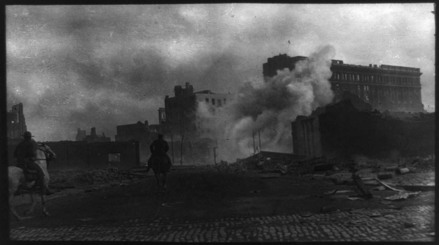 San Francisco earthquake and fire, 1906 — historic photograph