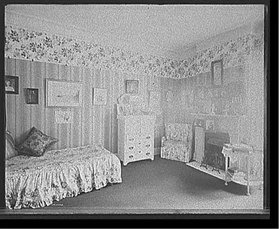 [Residence of Mrs. H.C. Parke, bedroom, Detroit, Mich.]