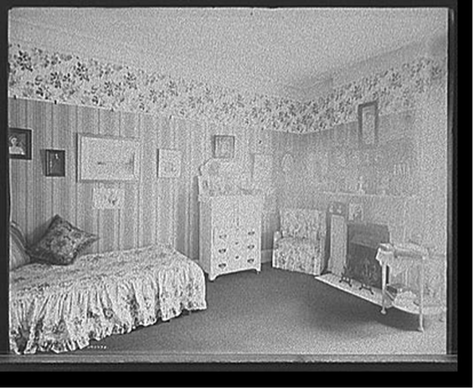 [Residence of Mrs. H.C. Parke, bedroom, Detroit, Mich.], [between 1900 and 1910] — historic photograph