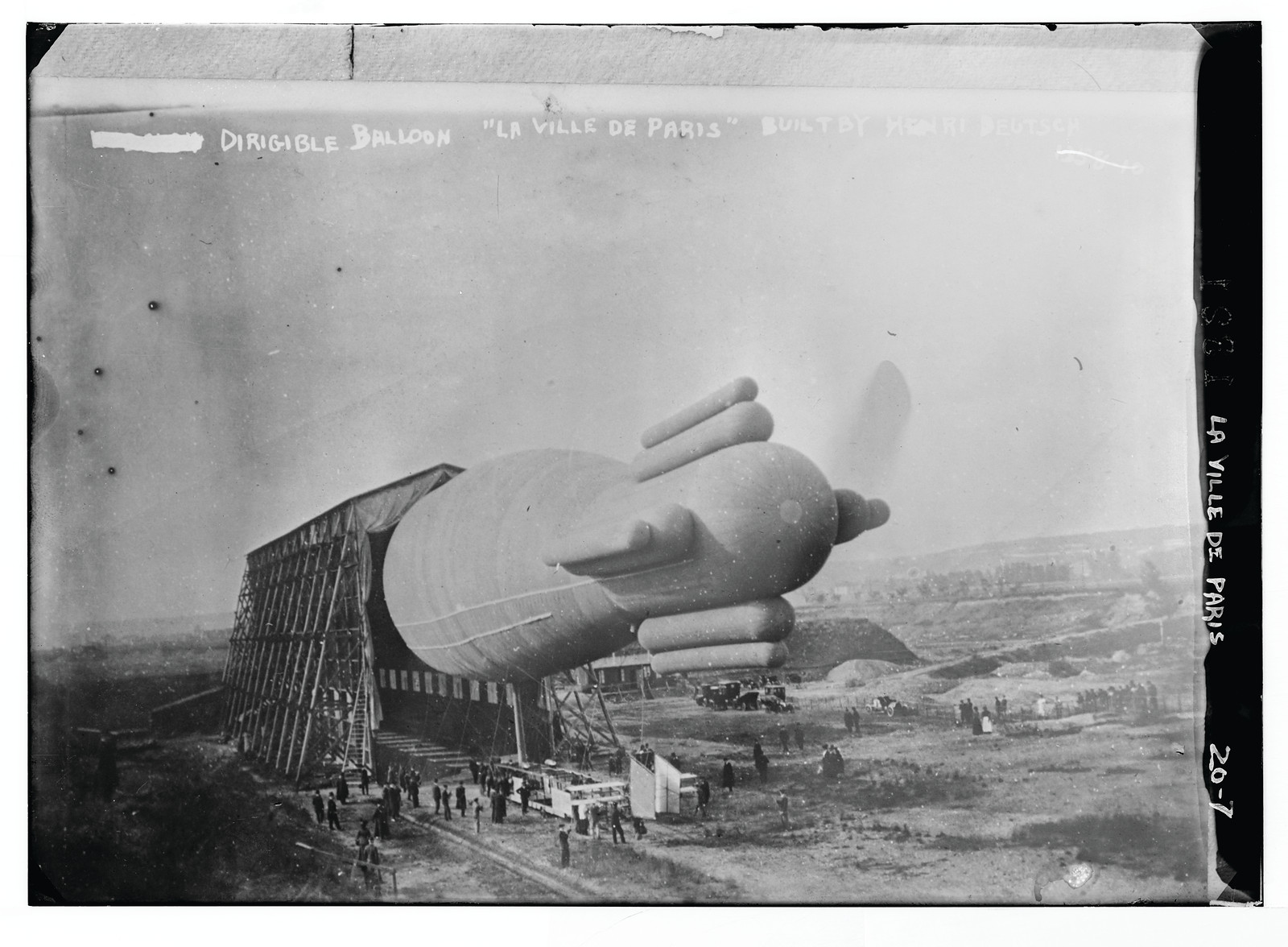 Dirigible balloon, "La Ville de Paris", built by Henri Deutsch, n/a — historic photograph