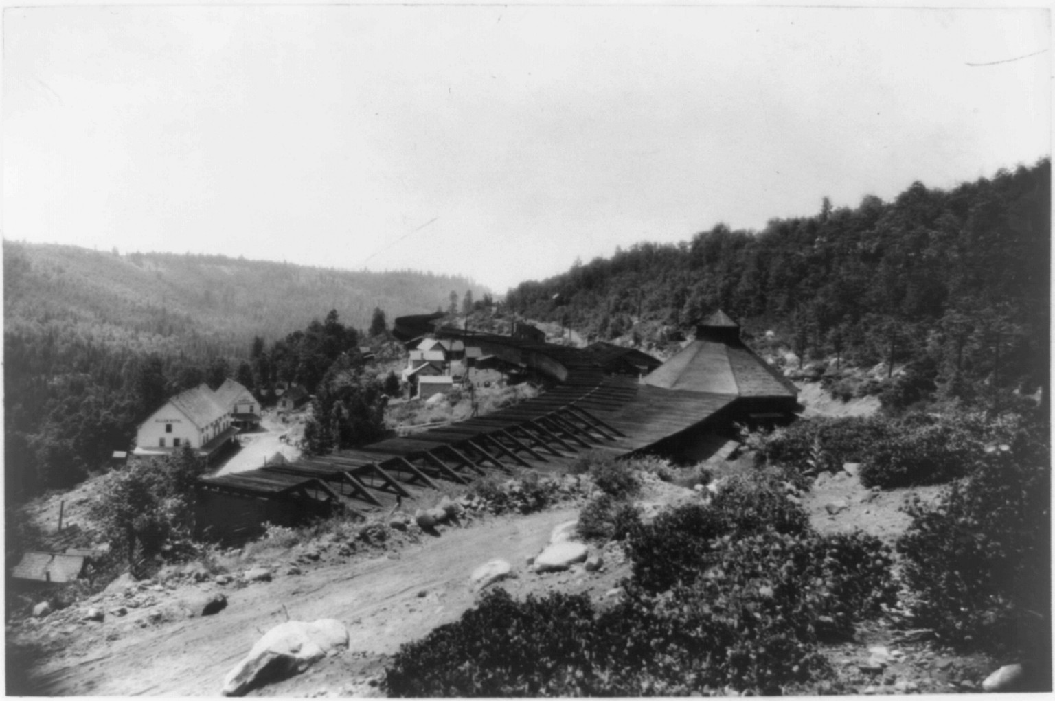 Southern Pacific snow shed, Emigrant Gap, Calif., [between 1920 and 1940] — historic photograph